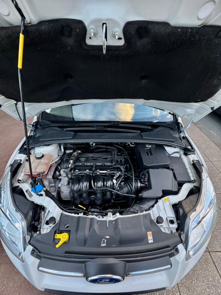 Ford Focus 1.6 S SEDAN — foto 7